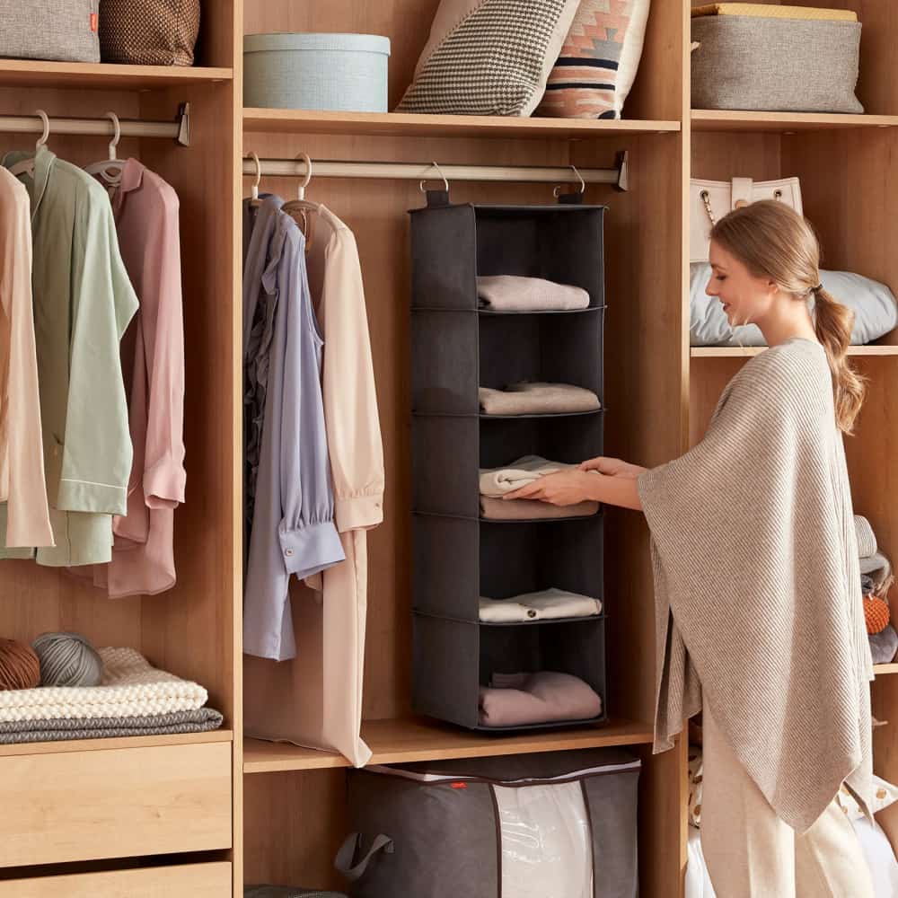 Dorm-Room Closet Organization and Clothes Storage Ideas